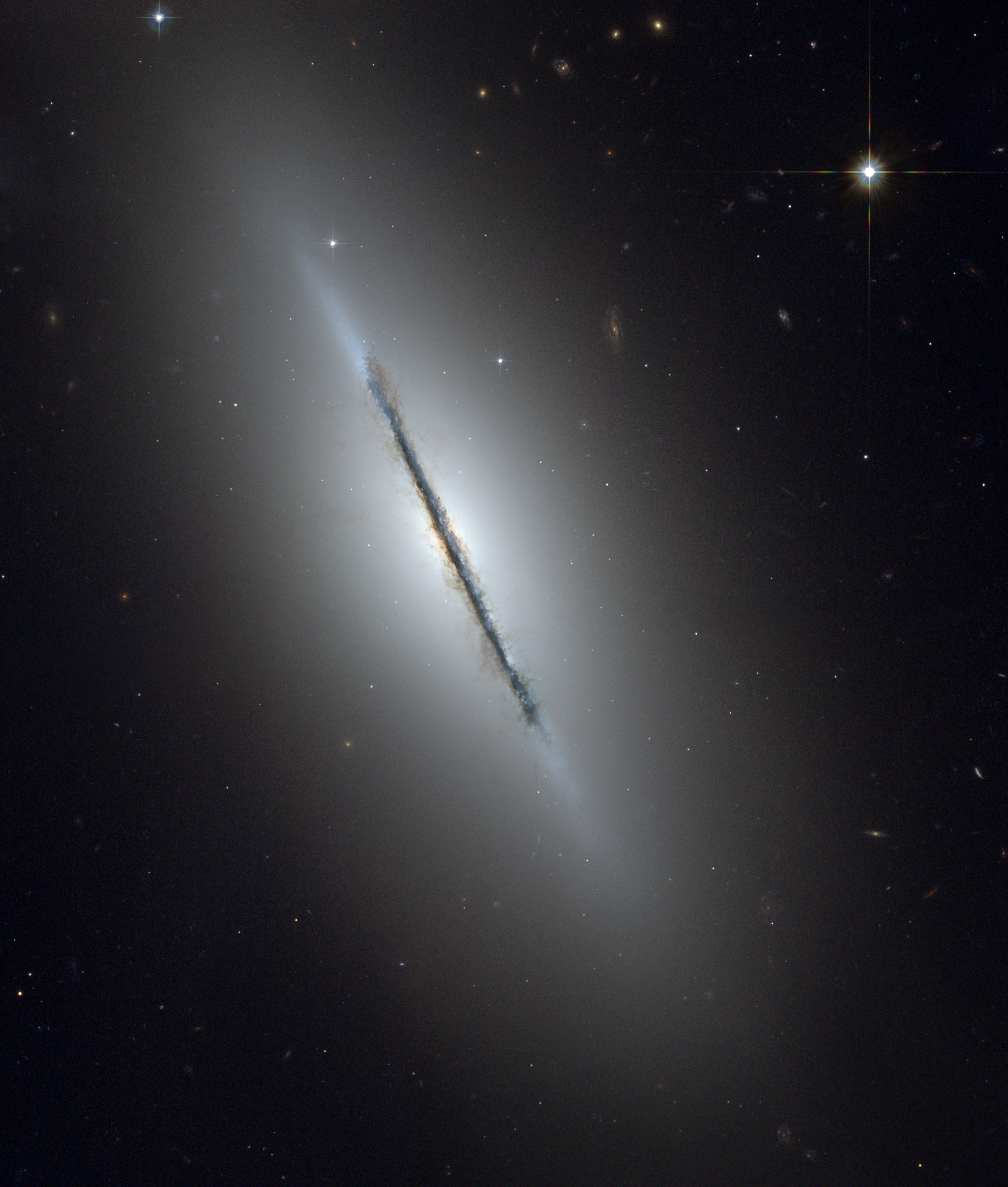 NGC 5866 - Wikipedia