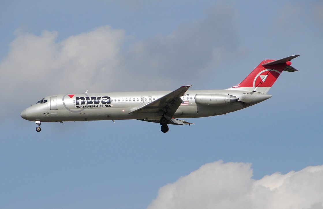 Northwest Airlines DC-9 (552721023).jpg