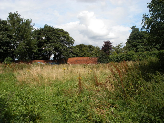 File:Old walled garden - geograph.org.uk - 920197.jpg