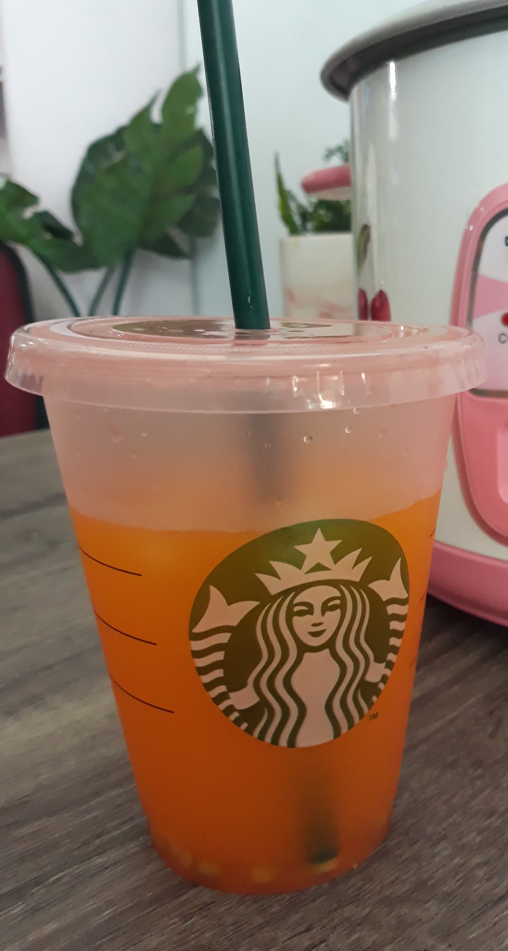 File:Orange juice in a Starbucks cup.jpg - Wikimedia Commons