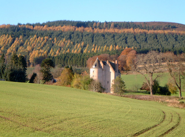 File:Pitfichie Castle - geograph.org.uk - 341070.jpg