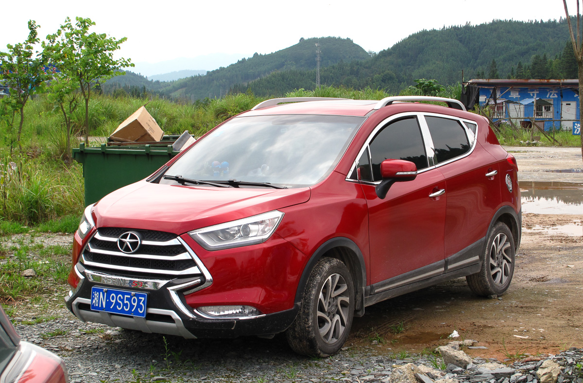 Official Photos of the new JAC Refine S3 for the Chinese auto market