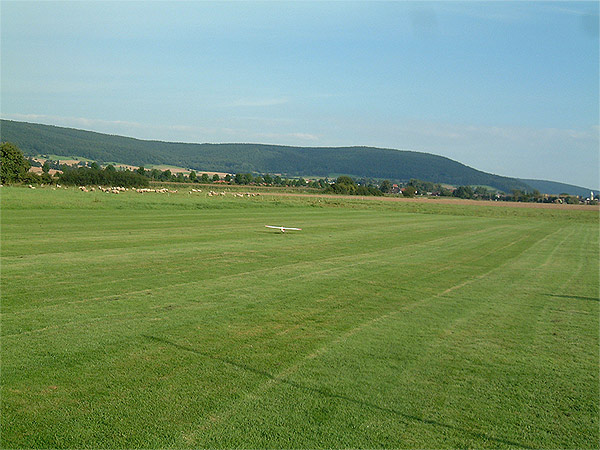 File:Reinhardshagenmodellflugplatz.jpg