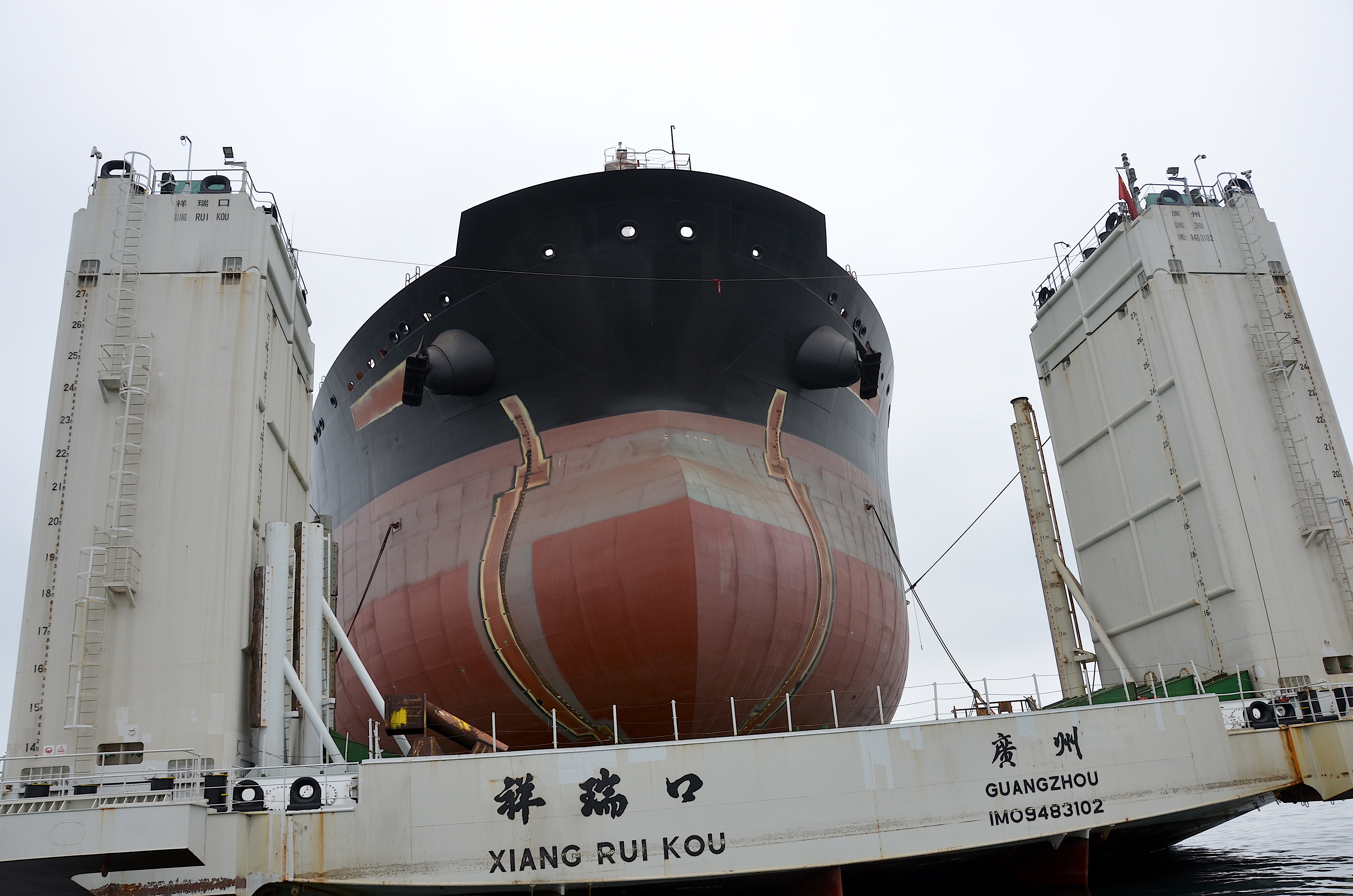 File:Semi-submersible heavy lift vessel, COSCO.jpg - Wikimedia Commons