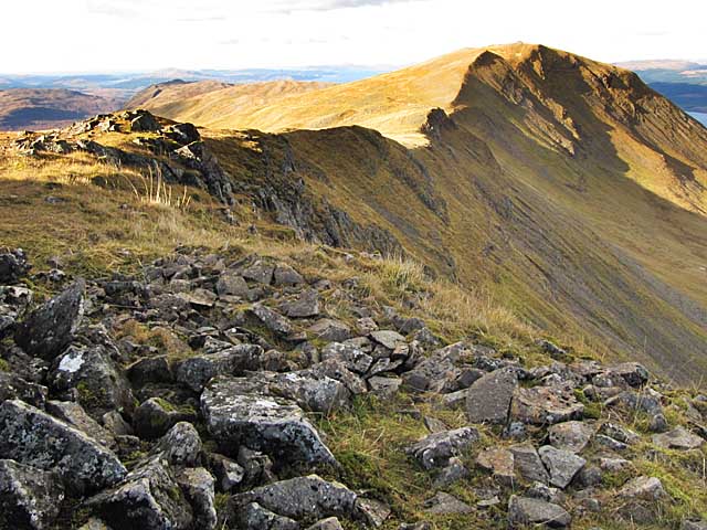 File:Southern ridge of Dun da Ghaoithe.jpg