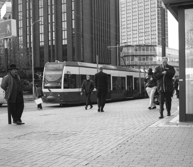 File:Tram on test, East Croydon - geograph.org.uk - 1637151.jpg