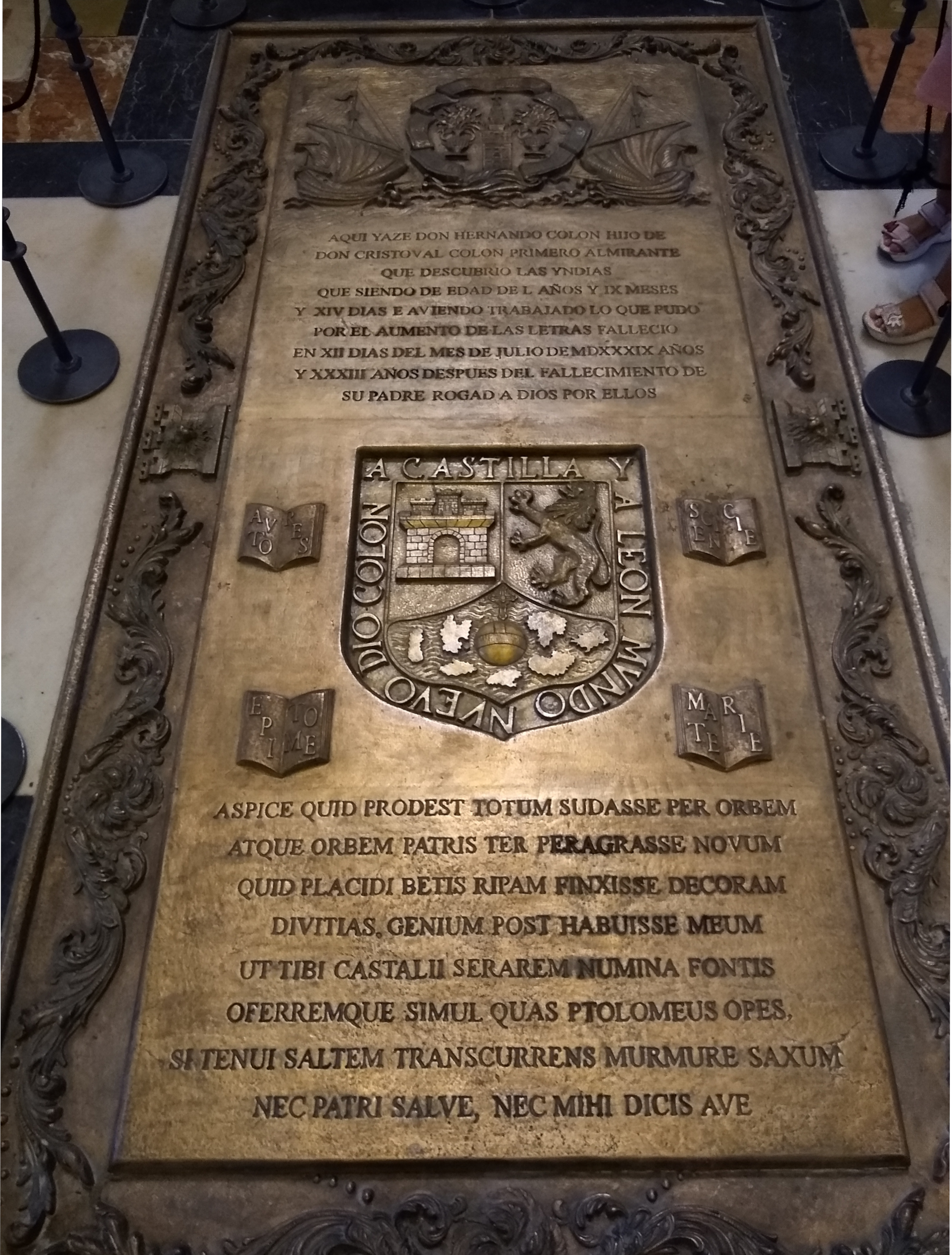 Tumba de Hernando Colón en la [[catedral de Sevilla