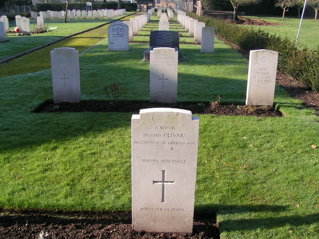 File:War Graves - geograph.org.uk - 682924.jpg