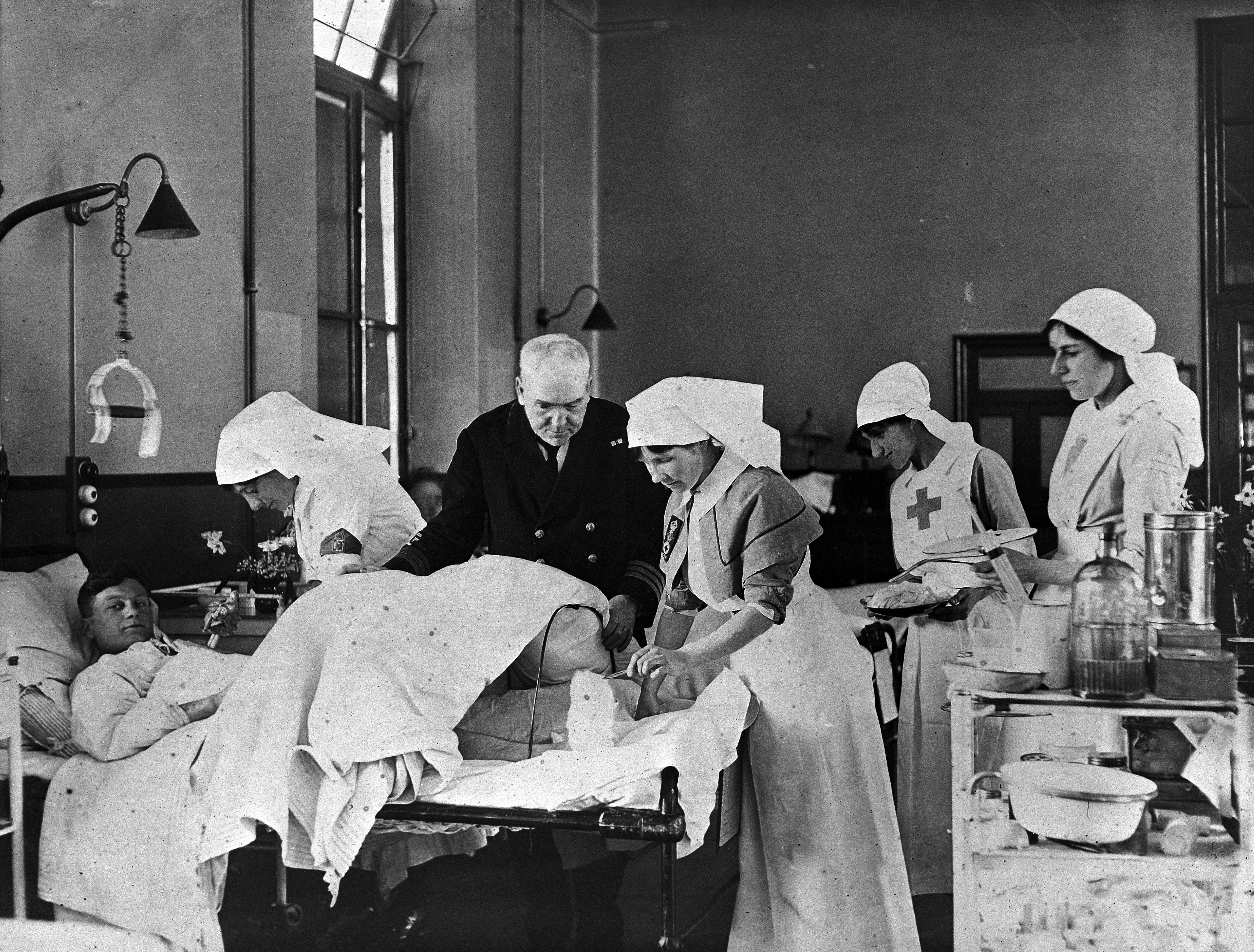 Первые врачи в истории. Полевой госпиталь 19 век. Военно-Полевая хирургия первая мировая.