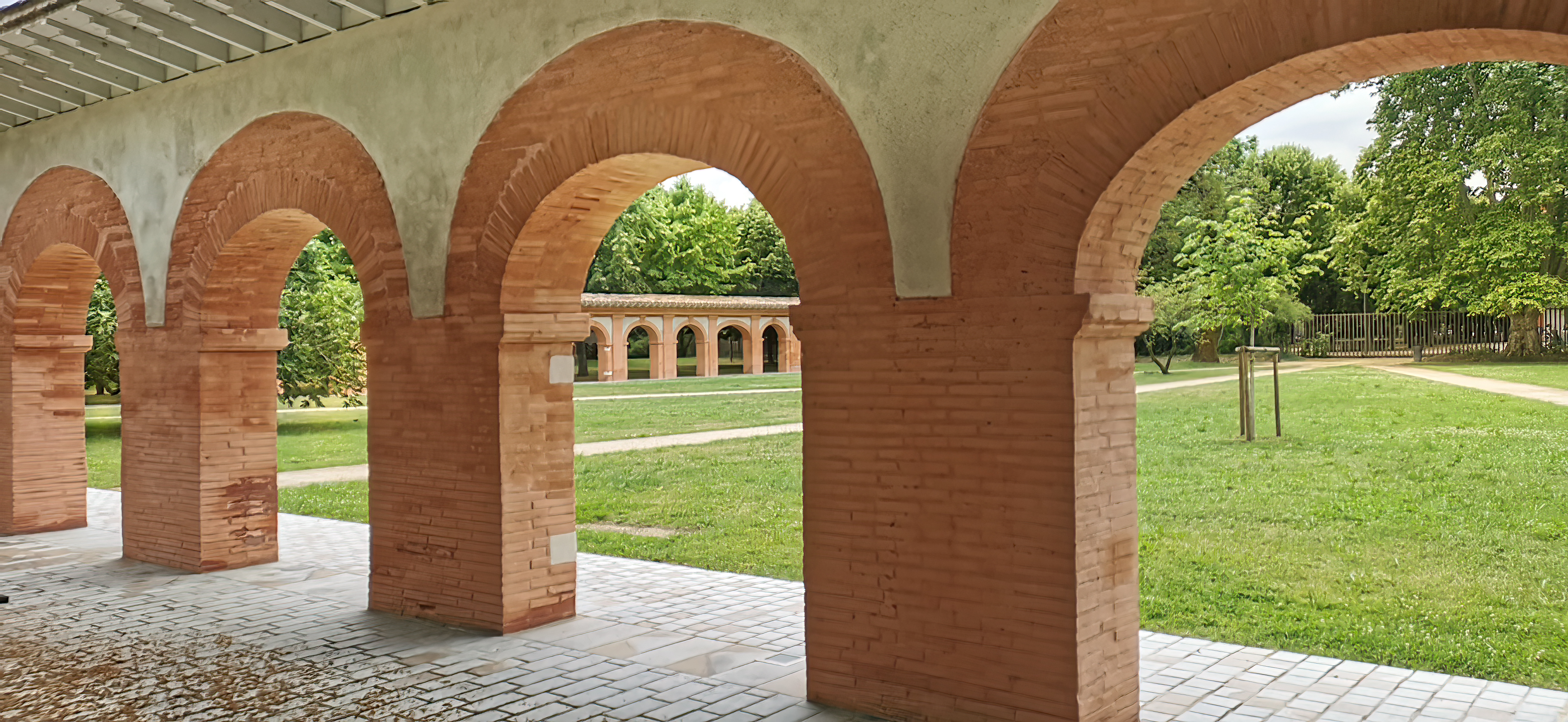 Ancien cloître des Chartreux de Toulouse.