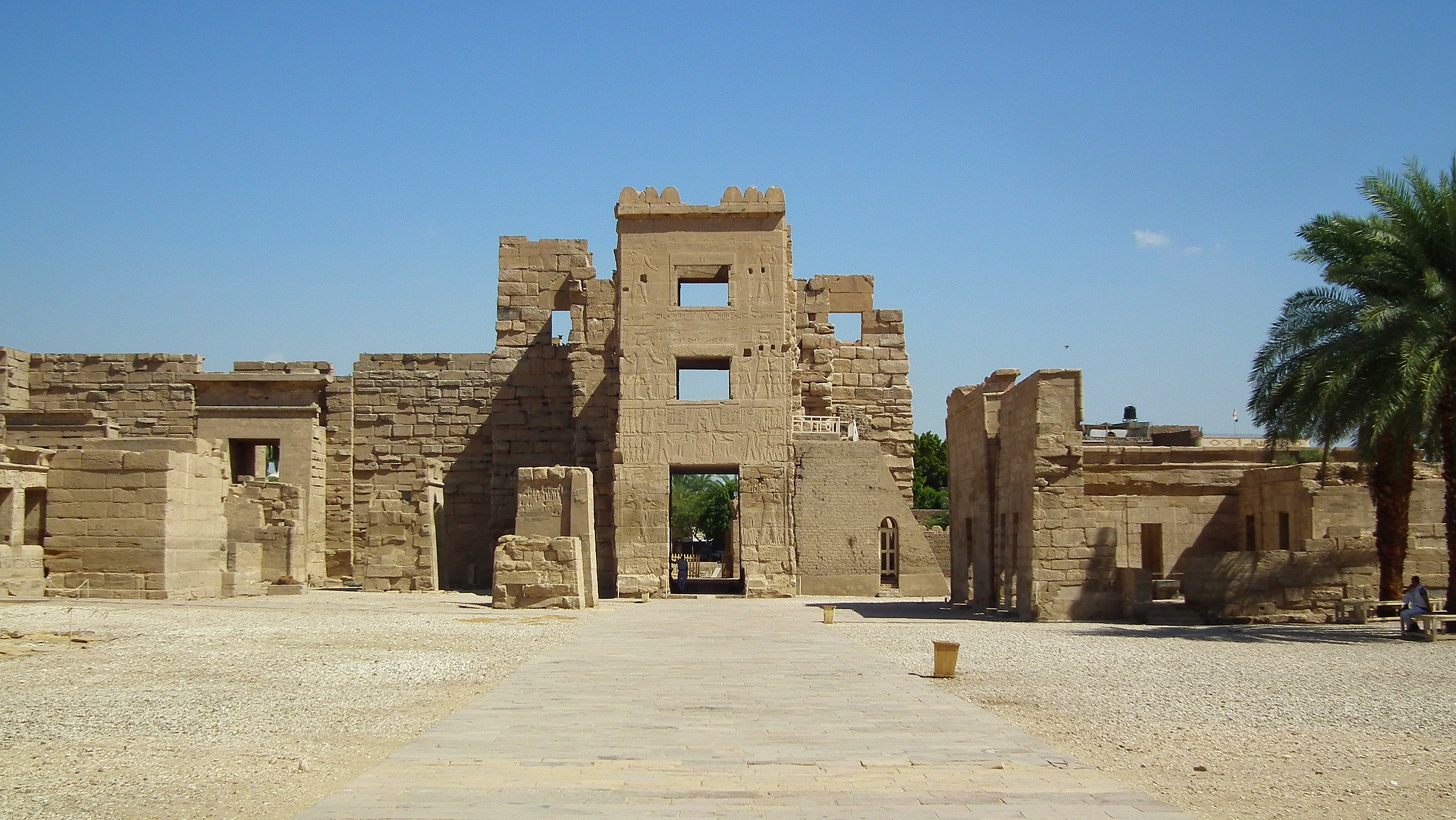 Замки в египте