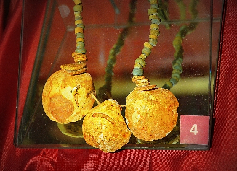 File:036 necklace of shells e. 2nd millen. BC. BC.JPG