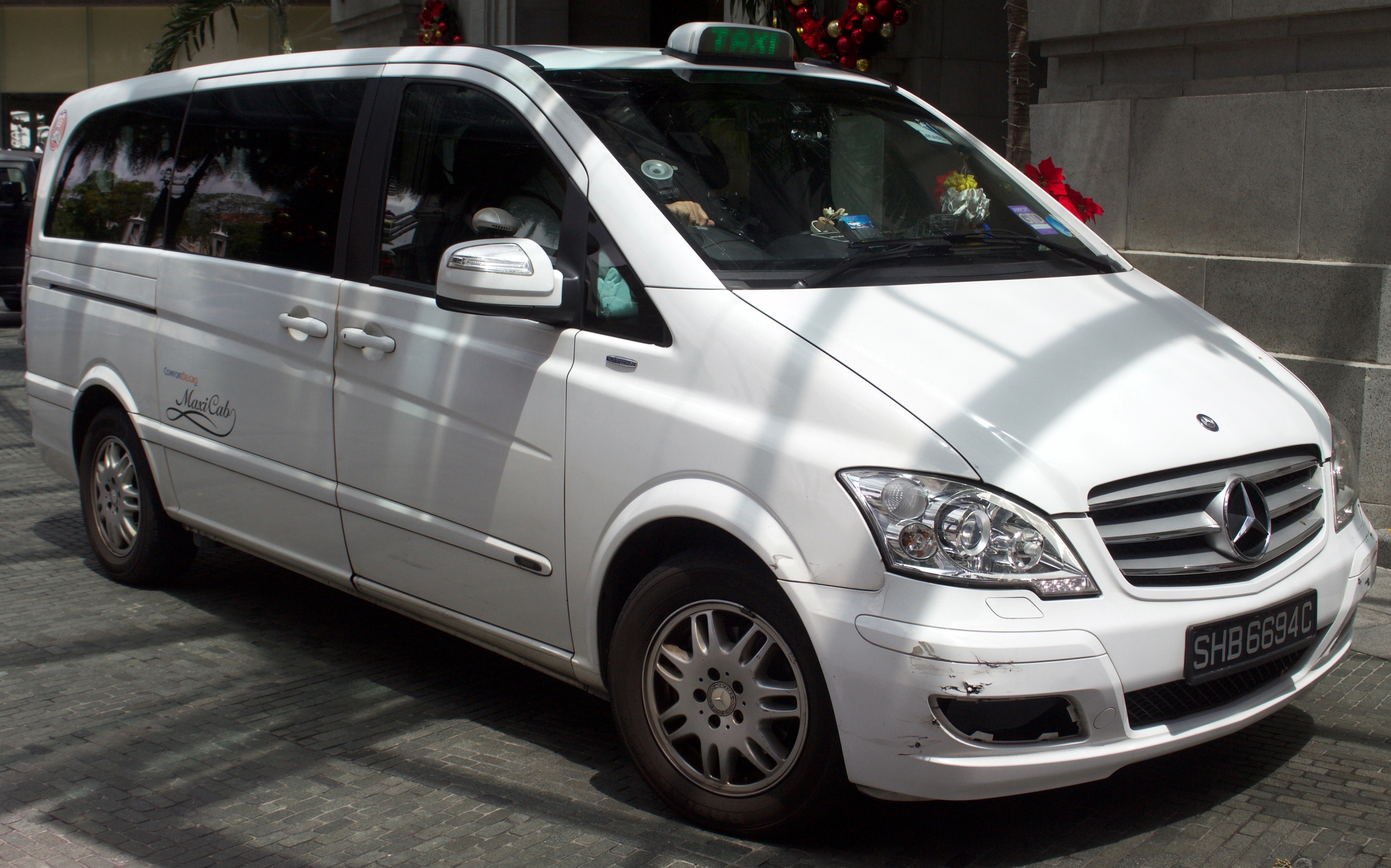 Taxi from & to Milan by Mercedes Viano