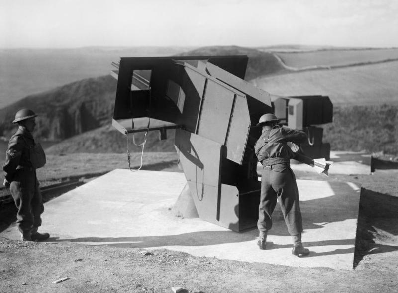 File:3-inch UP mounting October 1940 IWM H 5150.jpg