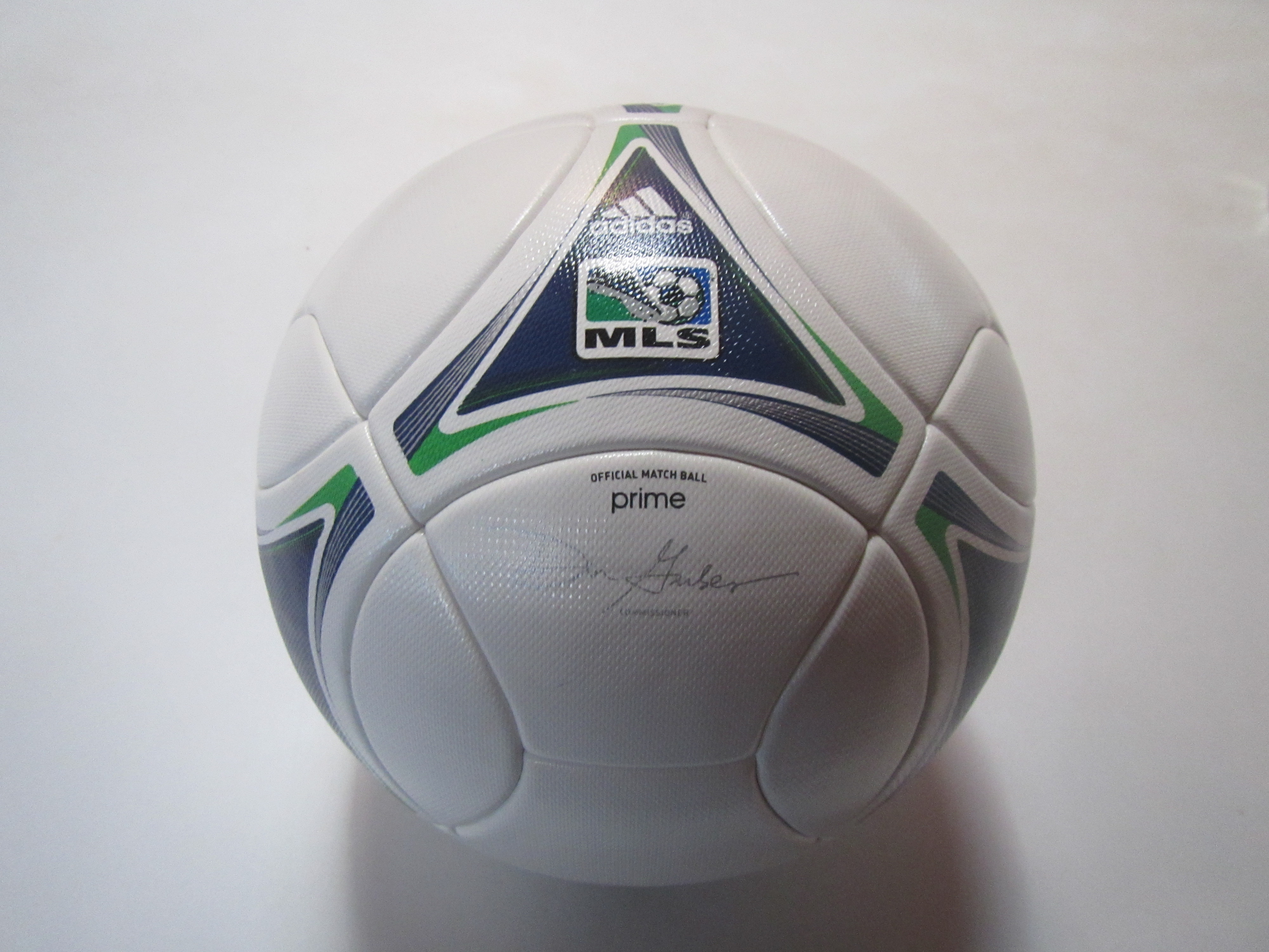 File:Adidas MLS Tango 12 soccer ball.jpg - Wikimedia Commons