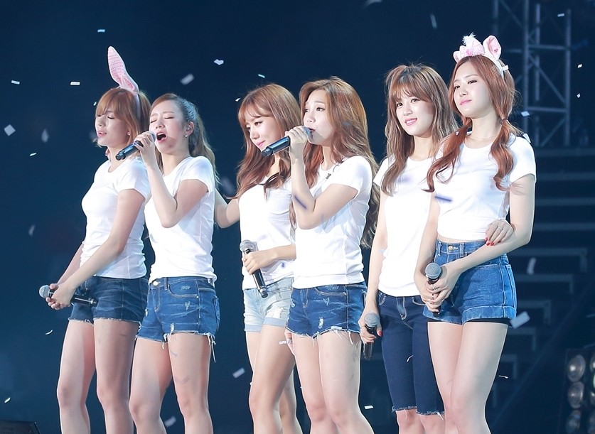 File:Apink during Pink Paradise concert, 30 May 2015.jpg