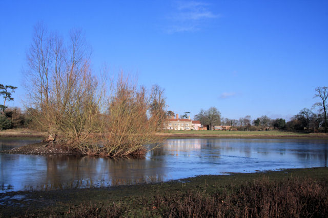 Barton Mere - geograph.org.uk - 1075637