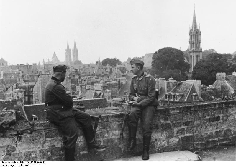 File:Bundesarchiv Bild 146-1978-040-13, Caen, Soldaten beim Stadtbummel.jpg