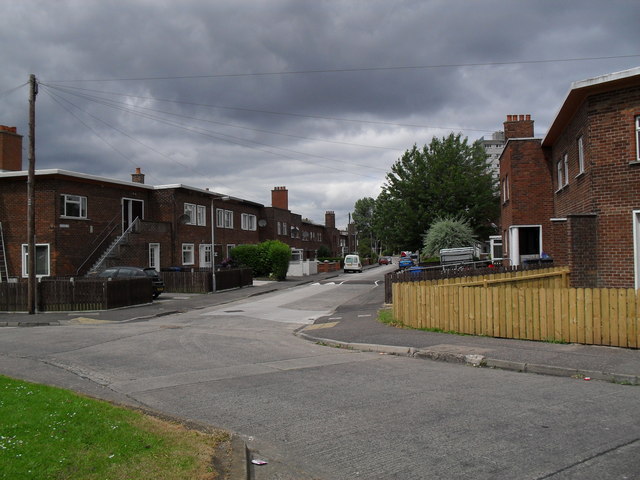 File:Burren Way, Cregagh Estate - geograph.org.uk - 1392932.jpg