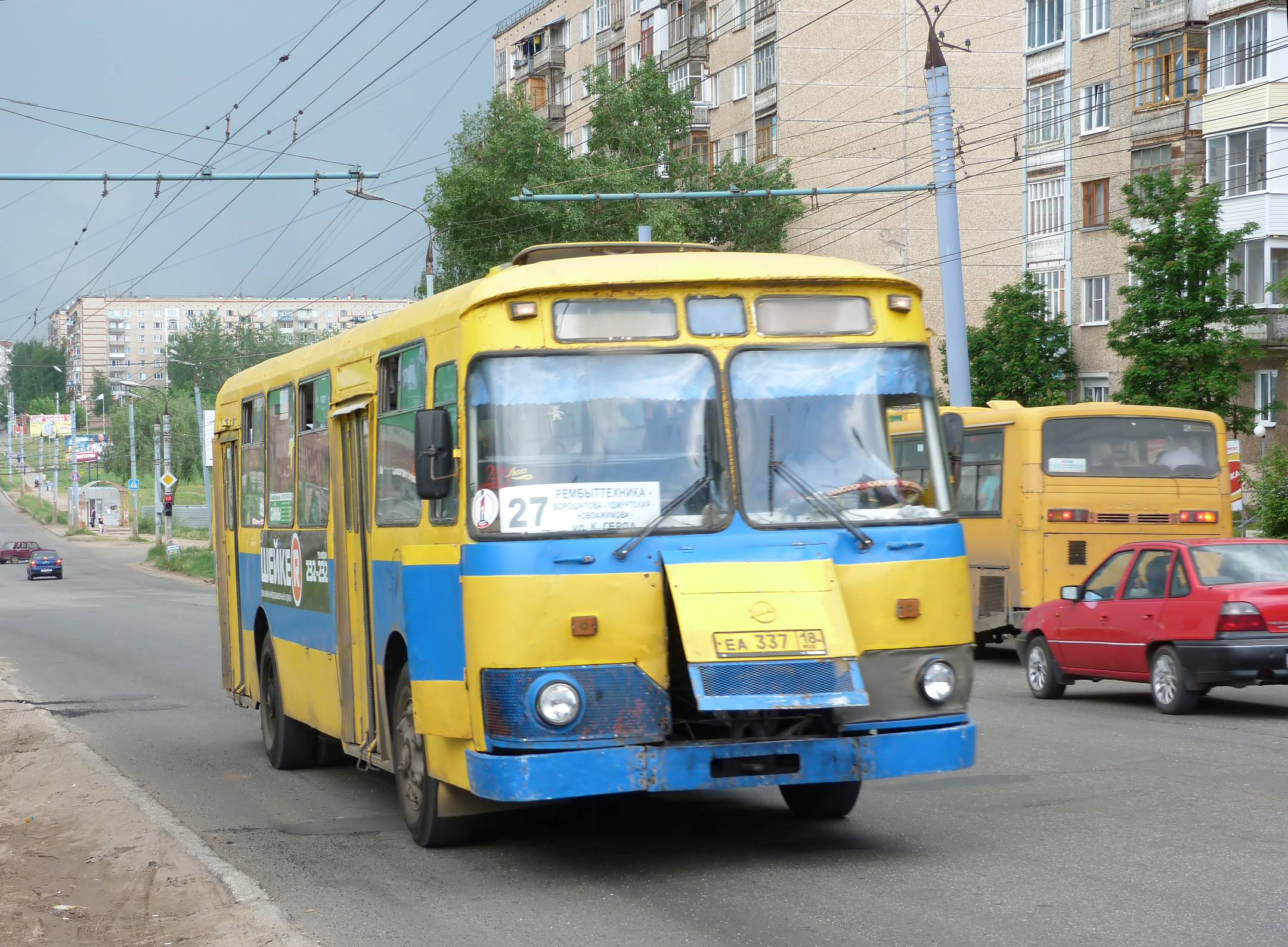 Автобус ижевск в реальном времени. ЛИАЗ 677 Ижевск. 27 Автобус Ижевск. Маршрут 27 автобуса Ижевск. 27 Автобус Ижевск фото.