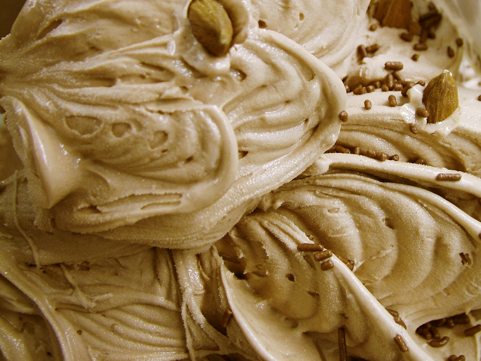 File:Caramel Nut Ice Cream 01.jpg - Wikimedia Commons