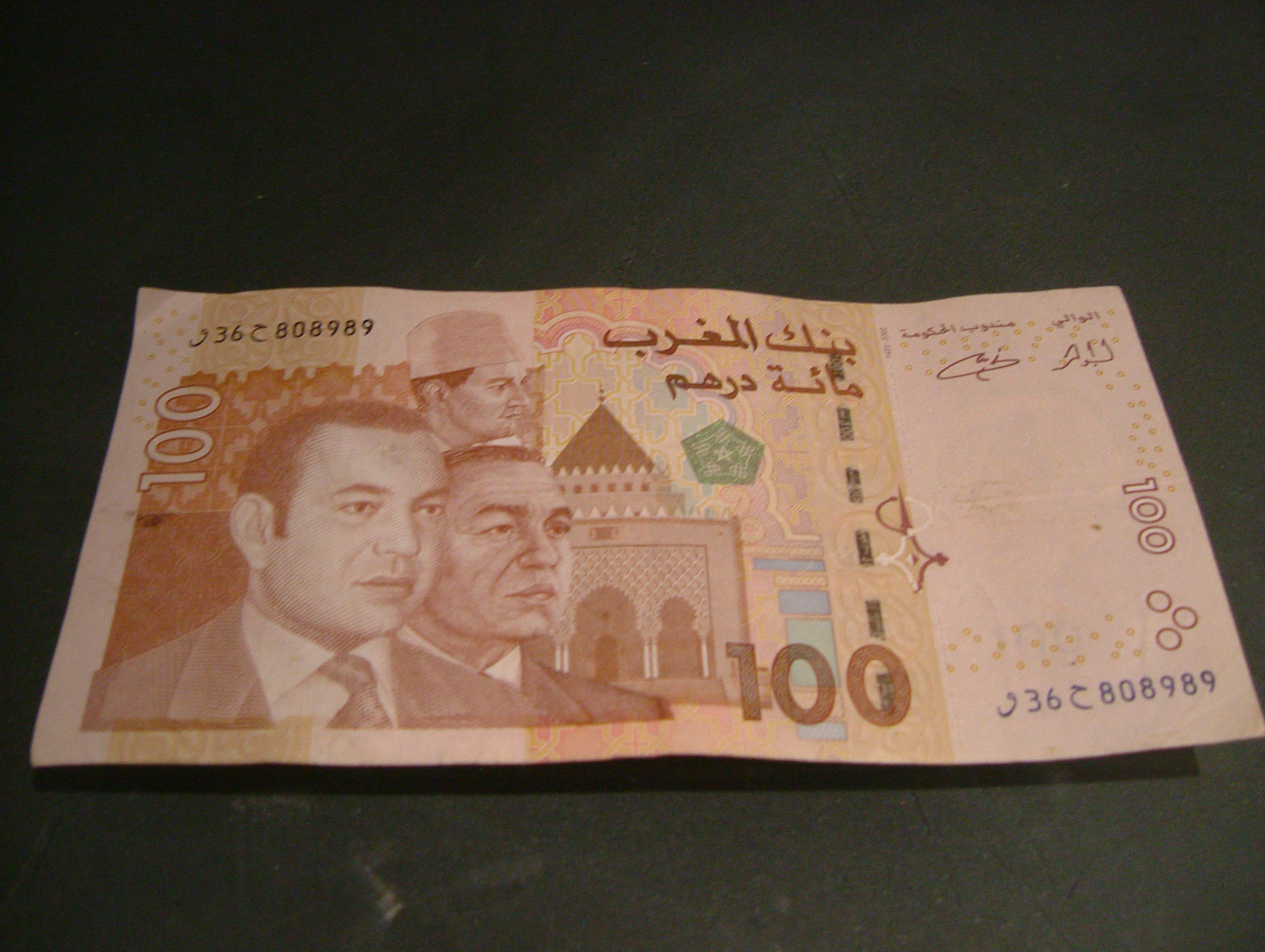 https://upload.wikimedia.org/wikipedia/commons/9/92/Front_100_Dirham.jpg