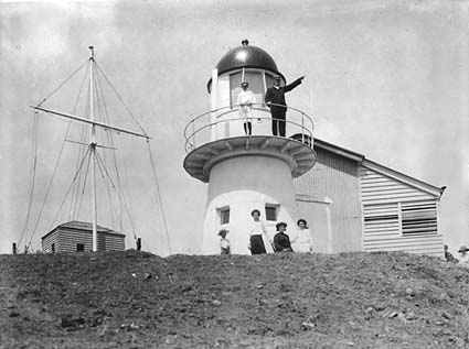 File:Grassy Hill Light, 1917.jpg