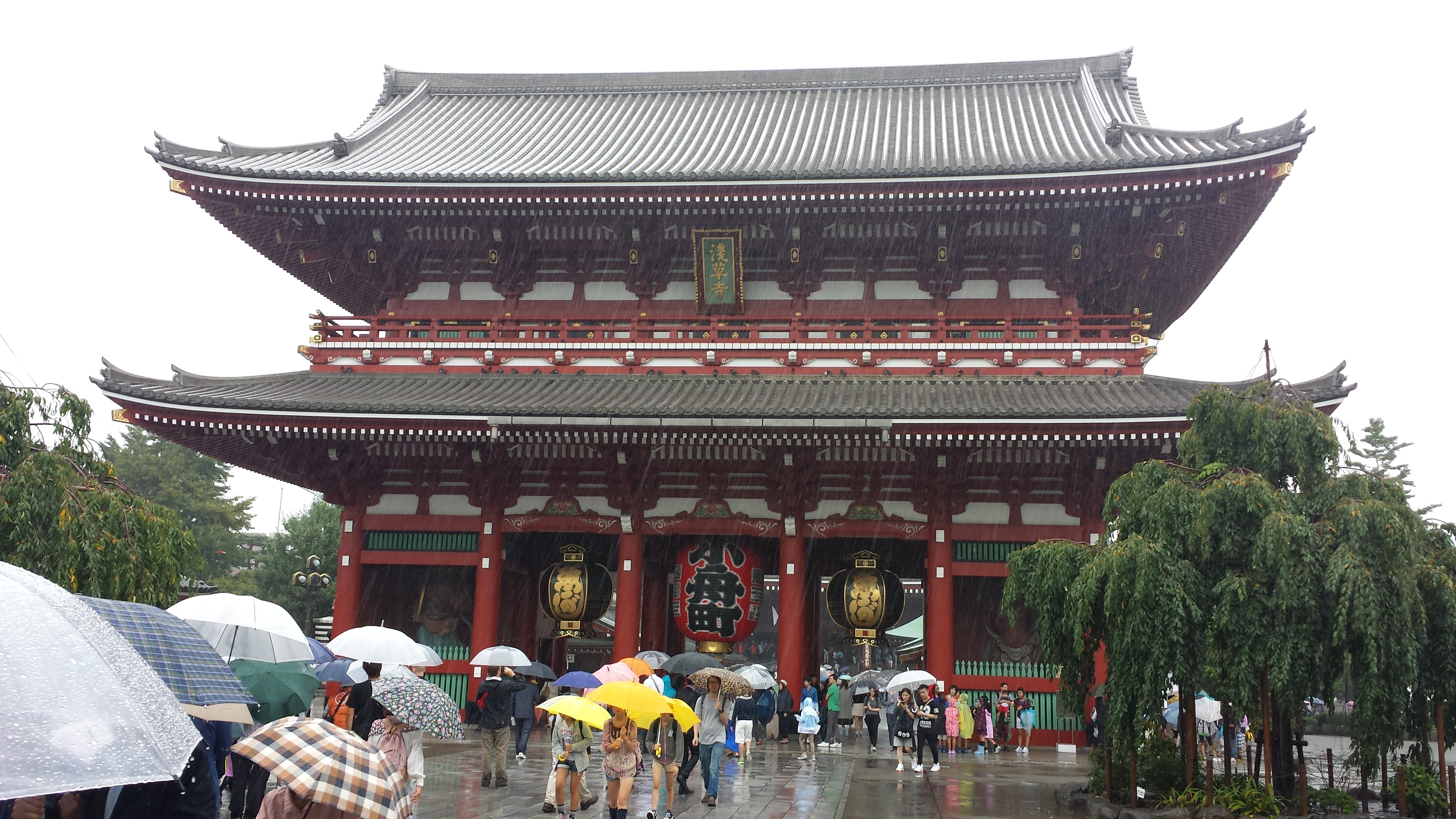 File Hōzōmon Gate In The Rain Sensō Ji Temple Asakusa Tokyo Japan September 15 Jpg Wikimedia Commons