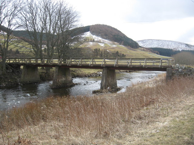 File:Hearthstane Bridge crossing the River Tweed - geograph.org.uk - 1737968.jpg