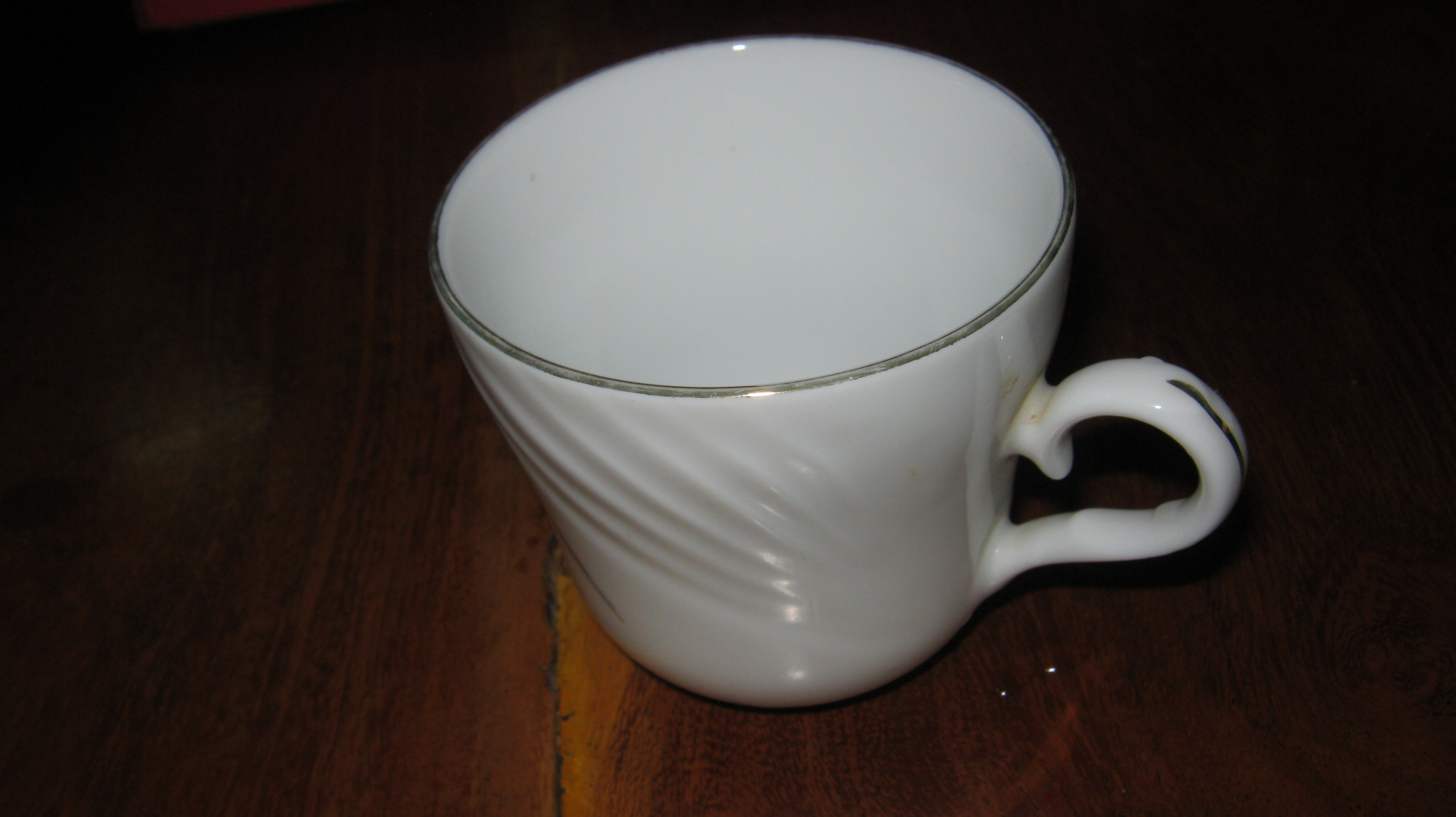 https://upload.wikimedia.org/wikipedia/commons/9/92/Kitchenware_Tea_Cup_Rezowan_%283%29.JPG