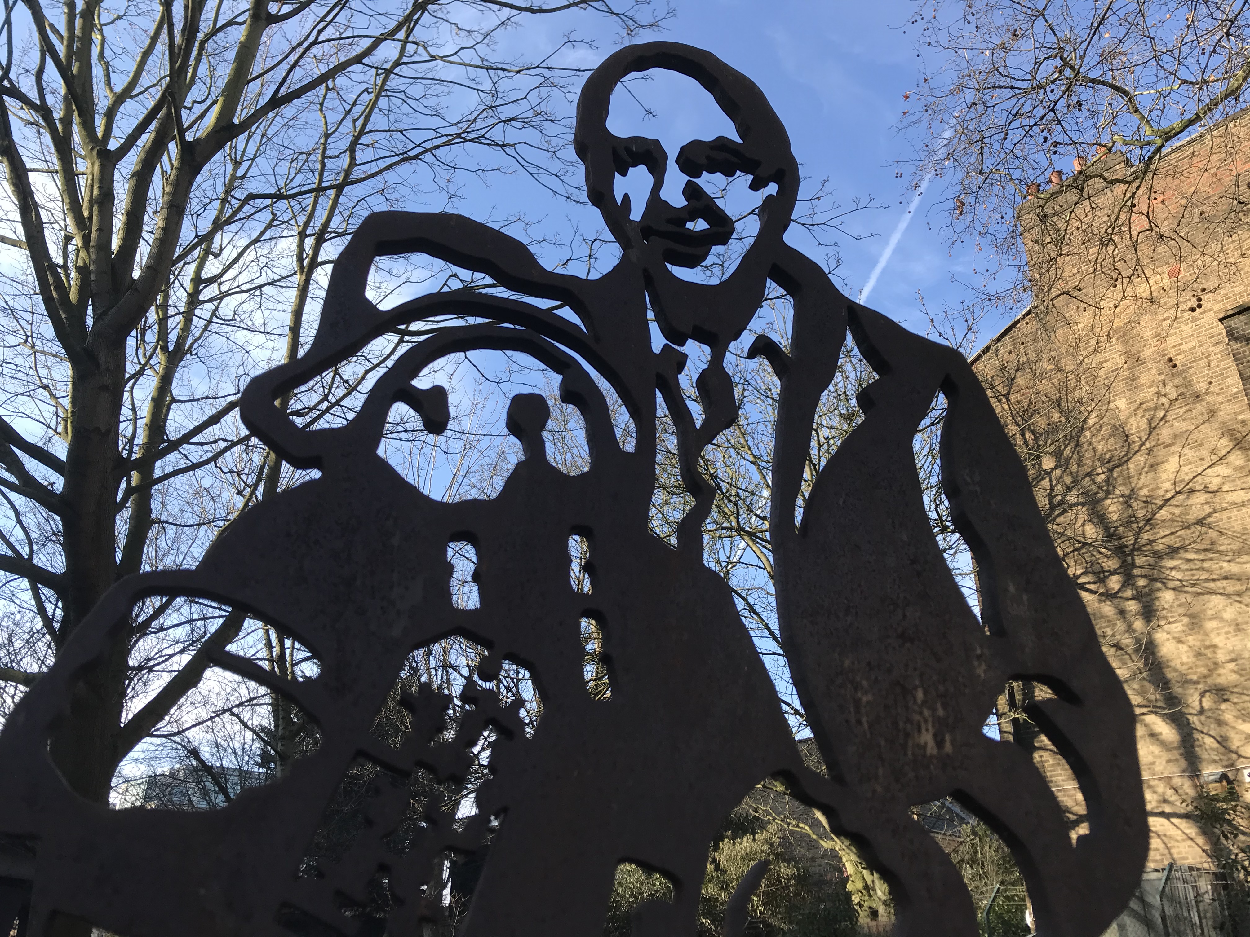 File:Michael Bond and Paddington statue.jpg - Wikimedia Commons