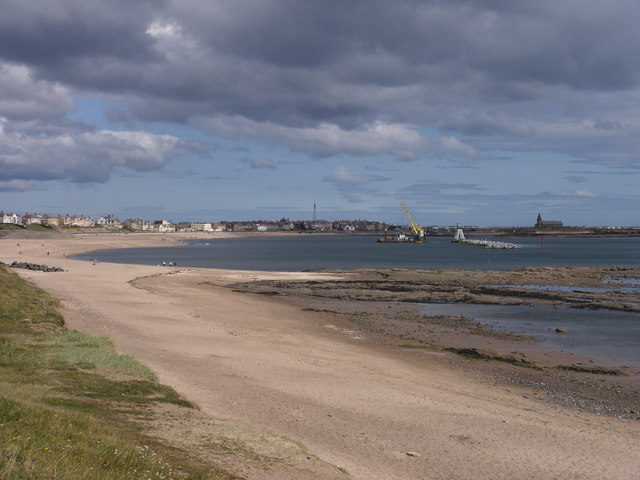 Newbiggin bay - geograph.org.uk - 537321