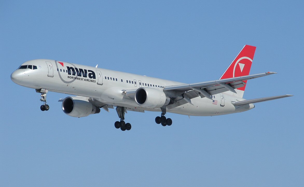 Northwest Airlines 757 (417810469).jpg