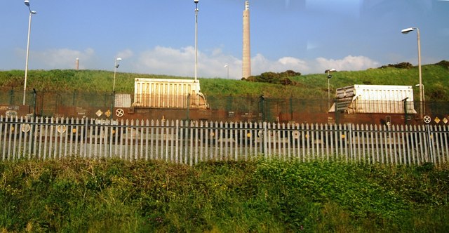 File:Nuclear Flasks in the sidings at Sellafield - geograph.org.uk - 1348546.jpg