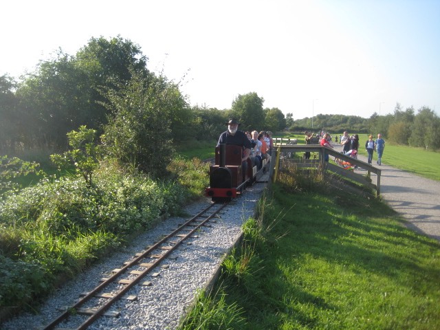 PugneysCountry Park Light Railway - geograph.org.uk - 986342