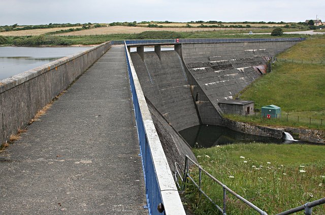 File:Stithians Dam - geograph.org.uk - 193023.jpg