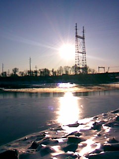 File:Sun over Norwalk River 16 Jan 2009.jpg