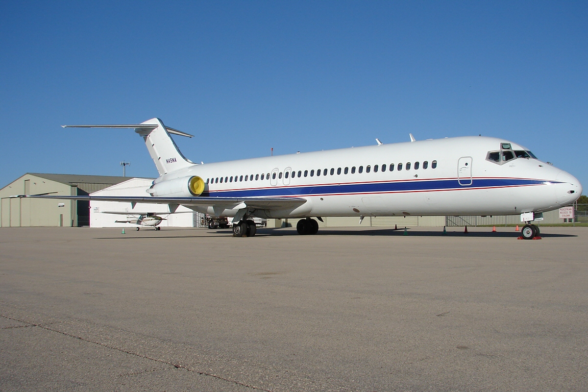 THE DC-9-33F (2518837462).jpg