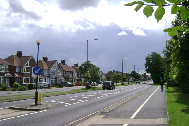 File:Tachbrook Road, Whitnash - geograph.org.uk - 1422792.jpg