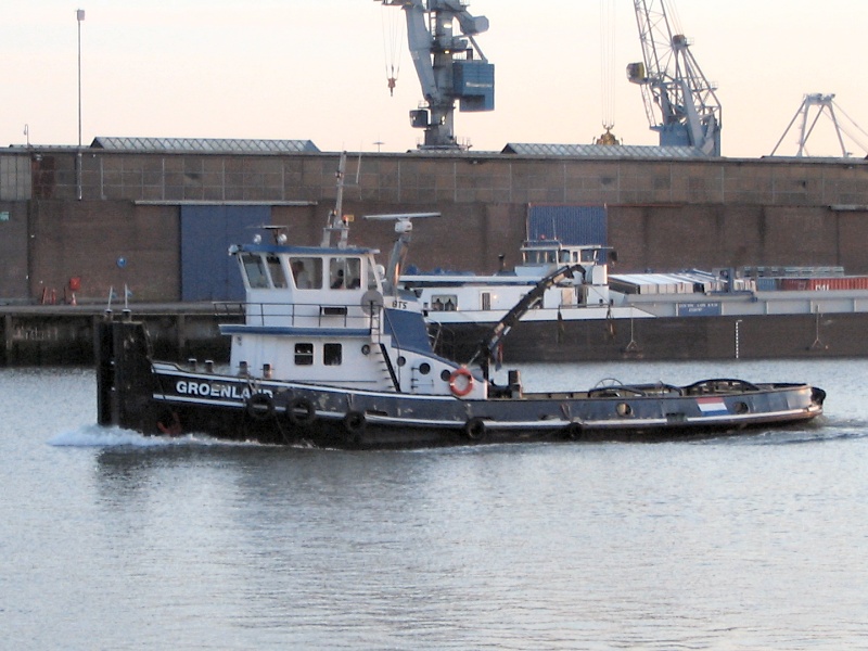 File:Towboat Groenland 600x800.JPG