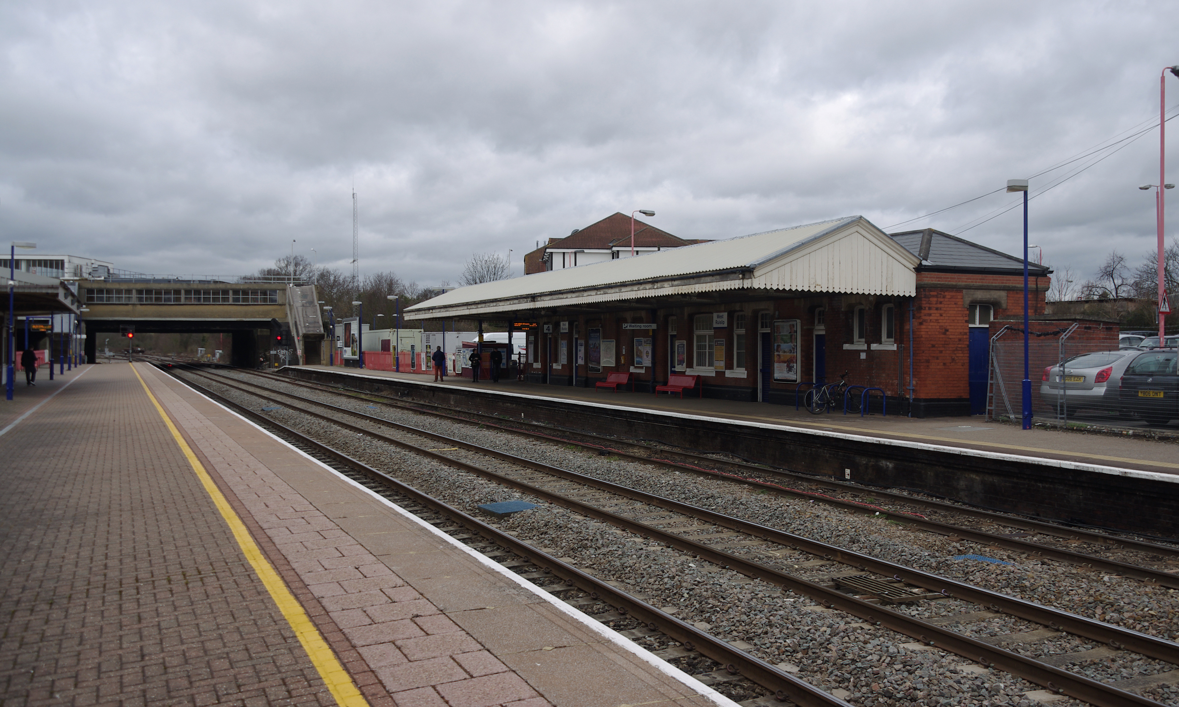 File:West Ruislip station MMB 10.jpg - Wikimedia Commons