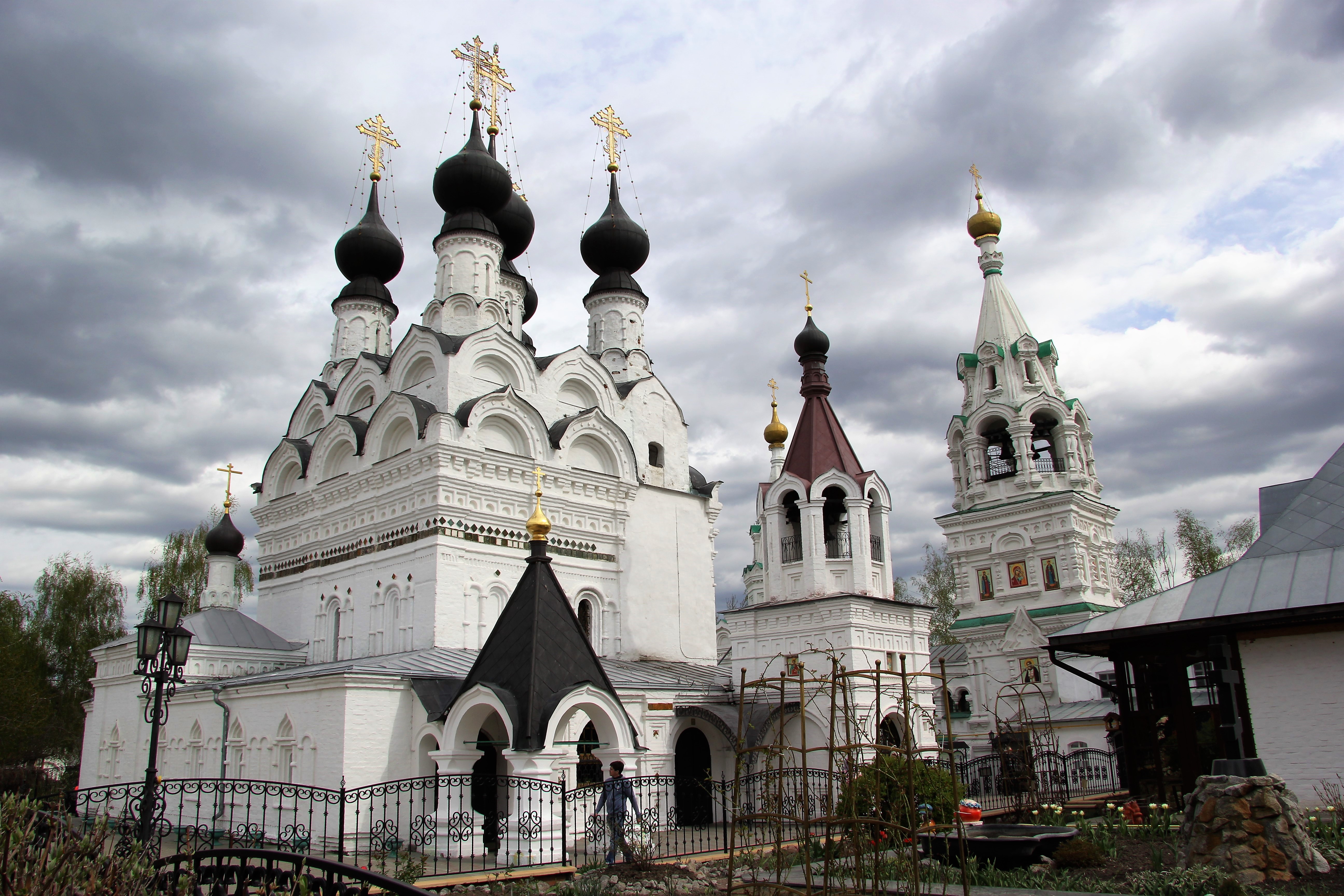 Благовещенский монастырь астрахань. Благовещенский монастырь Муром. Крипта Благовещенского монастыря Муром. Благовещенский монастырь Муром иконы. Портал Благовещенского монастыря Муром.