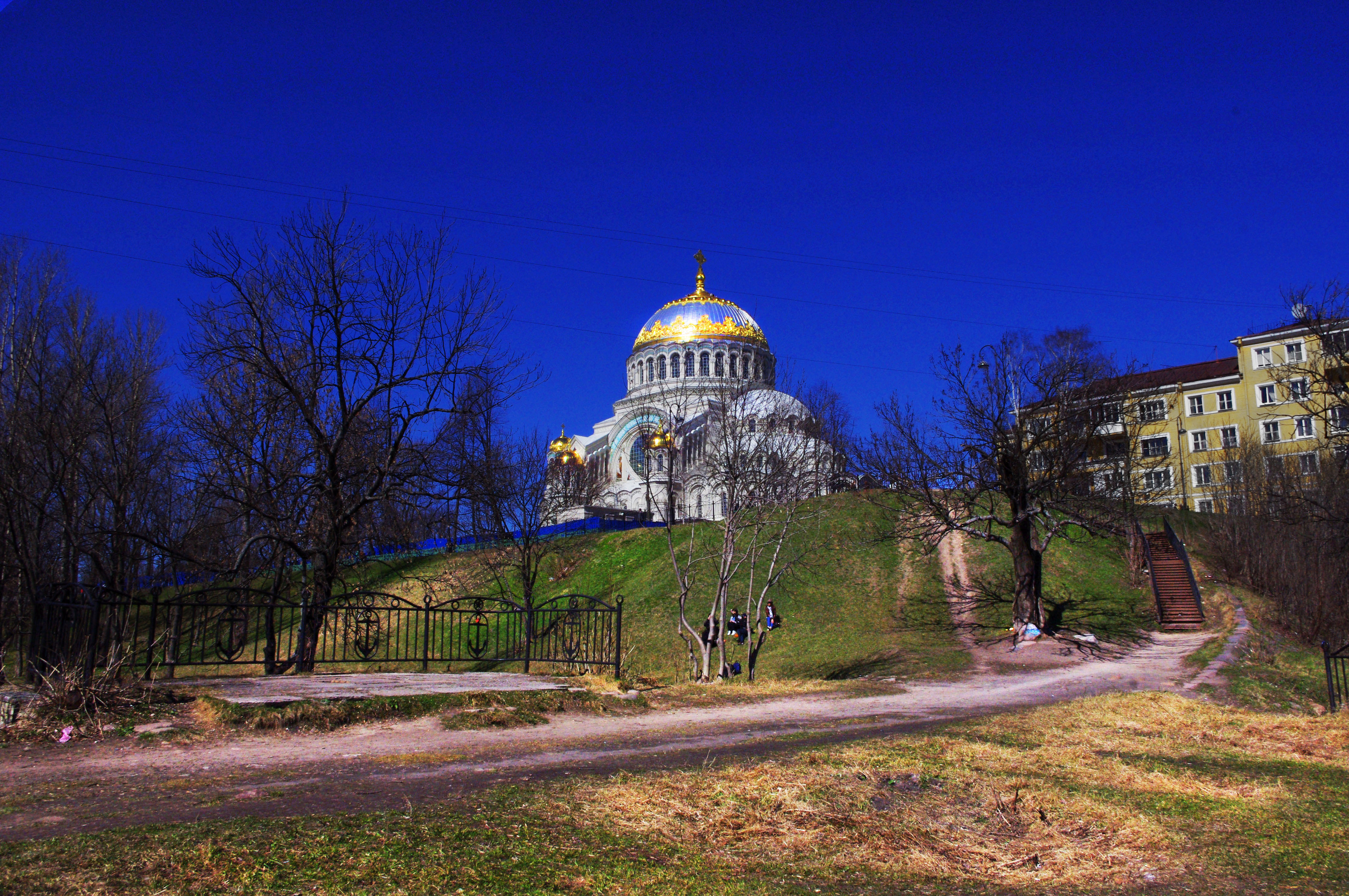 Земля кронштадта. Кронштадт город. Храм в Кронштадте. Якорная площадь в Кронштадте. Кронштадт храм морской славы.