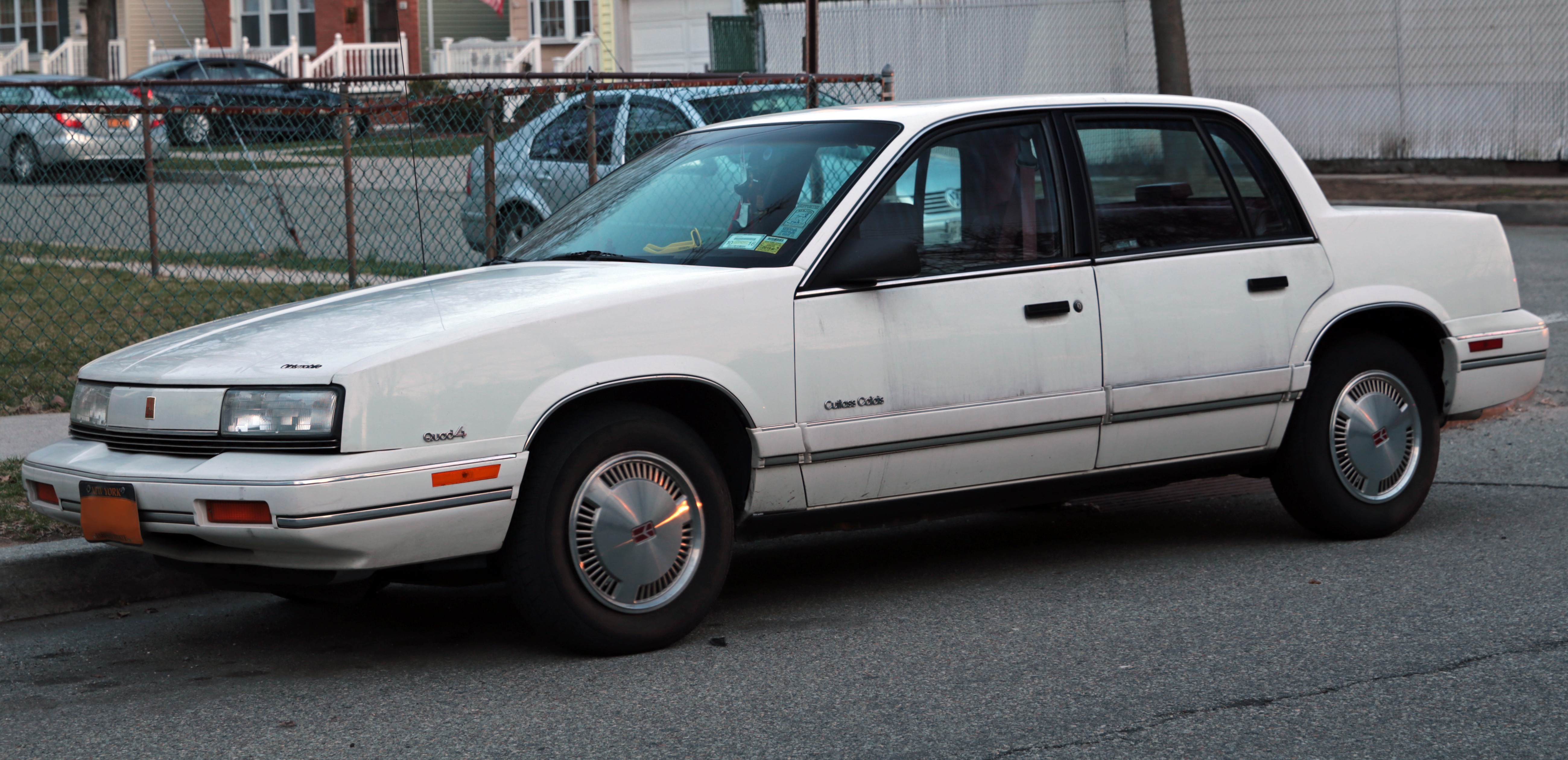 file 1991 oldsmobile cutlass calais 4 door quad 4 fl jpg wikimedia commons wikimedia commons