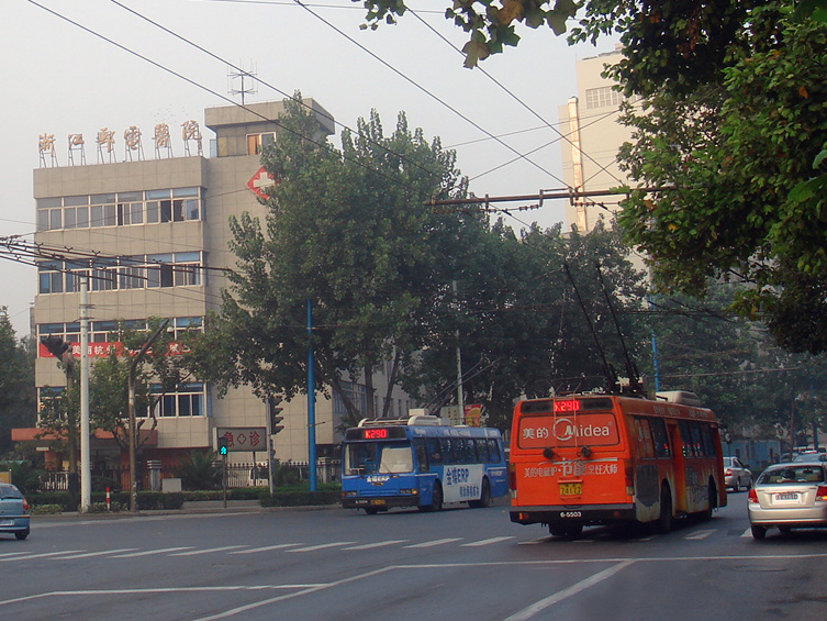 File:20061015 CJWG150K at Moganshan Rd, Wensan Rd.jpg