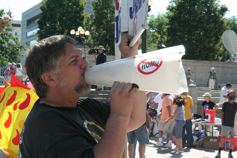 File:2008 DNC day 2 protest (2801647767).jpg