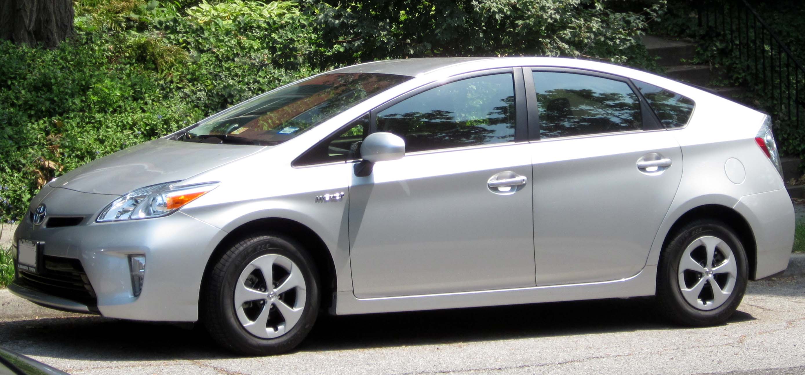 Toyota Prius 2012 серая