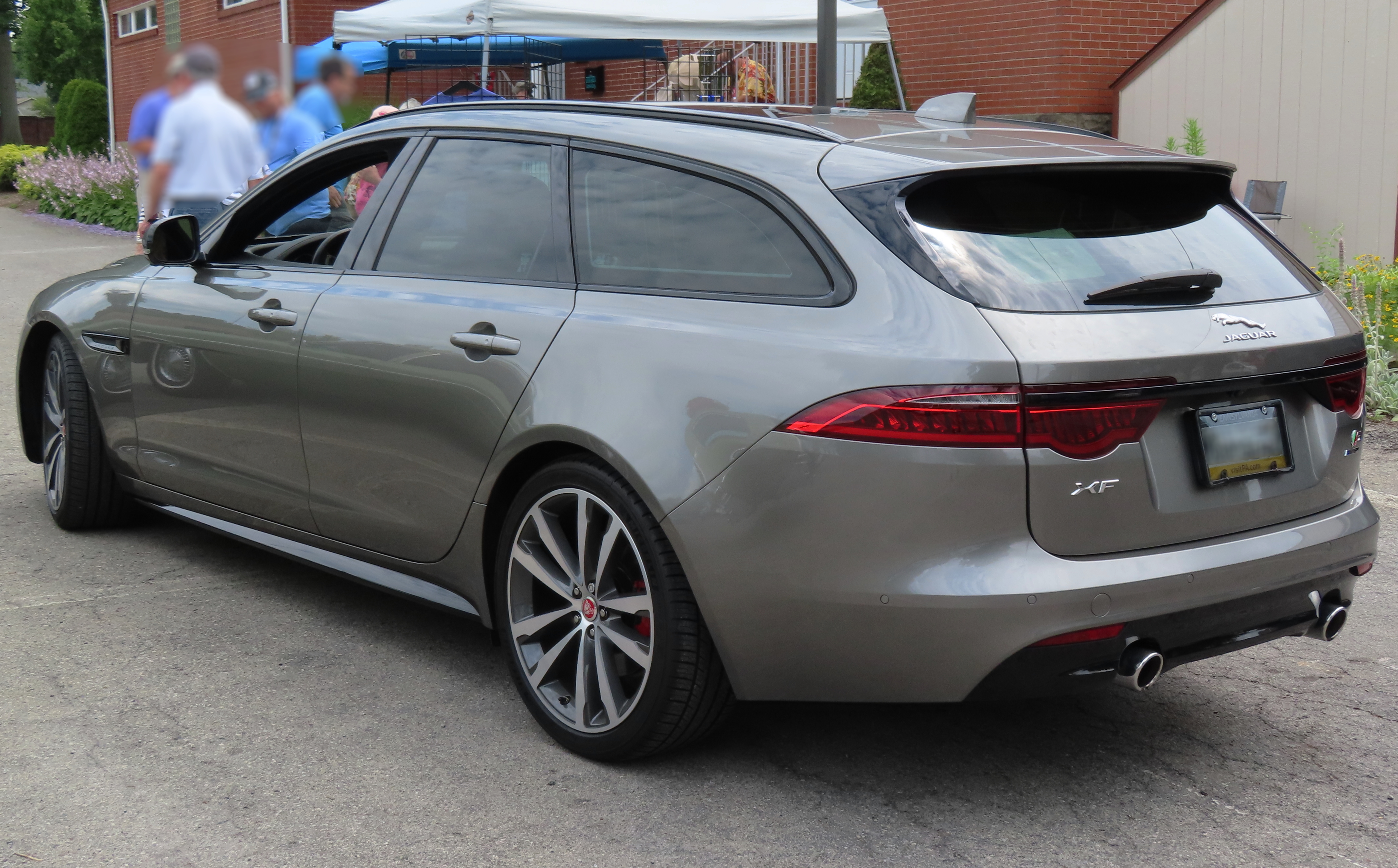 File:2018 Jaguar XF Sportbrake S, rear left (ISWC meet, July 15