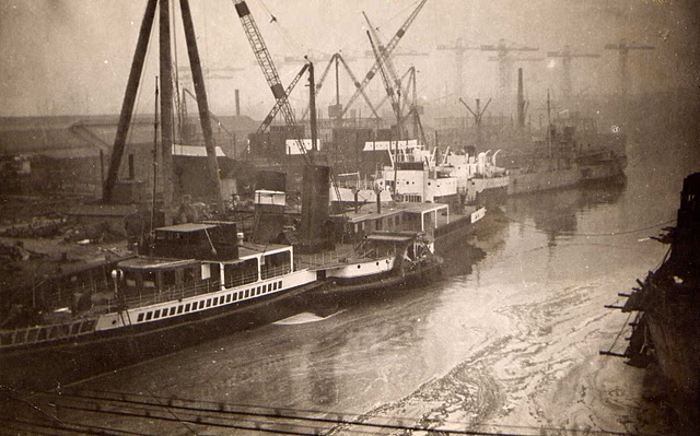 File:A and J Inglis shipyard in 1946.jpg