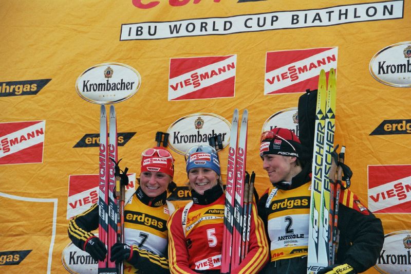 File:Biathlon WC Antholz 2006 01 Film5 MassenDamen 11A (412757159).jpg